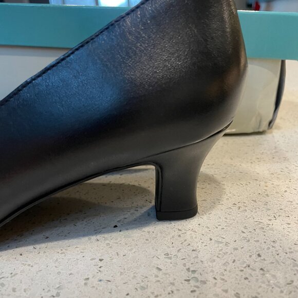 ARRAY Women's Flatter Heel Black - Wide - Picture 8 of 10